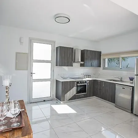 Apollo Provoles - New And Beautiful 3 Bedroom Kapparis With Private Pool Paralimni